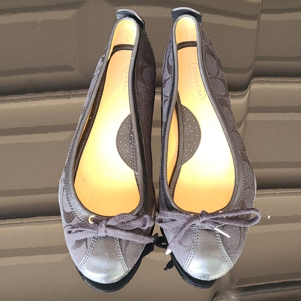 Coach flats